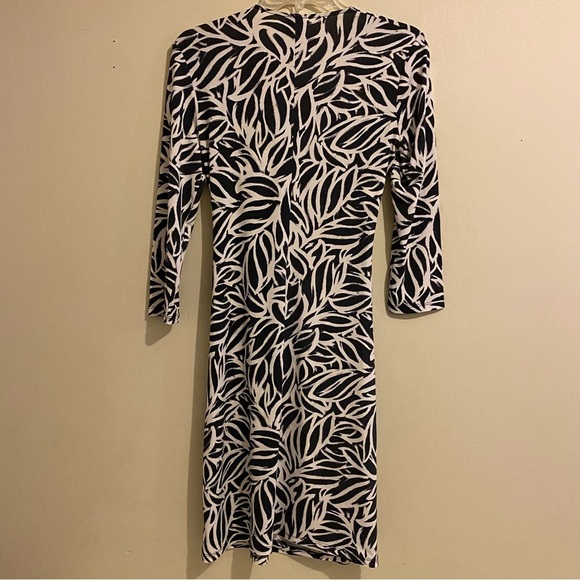 Anne Klein Multi Color Size 4 V-Neck Abstract Print Wrap Quarter Sleeve Dress - Picture 2 of 12